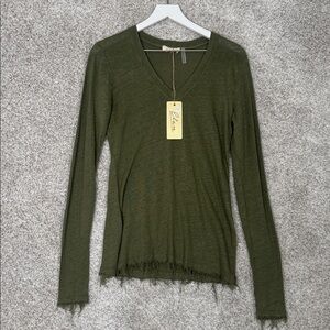 Elan Army Green Linen Sweater‎ Distressed- Small